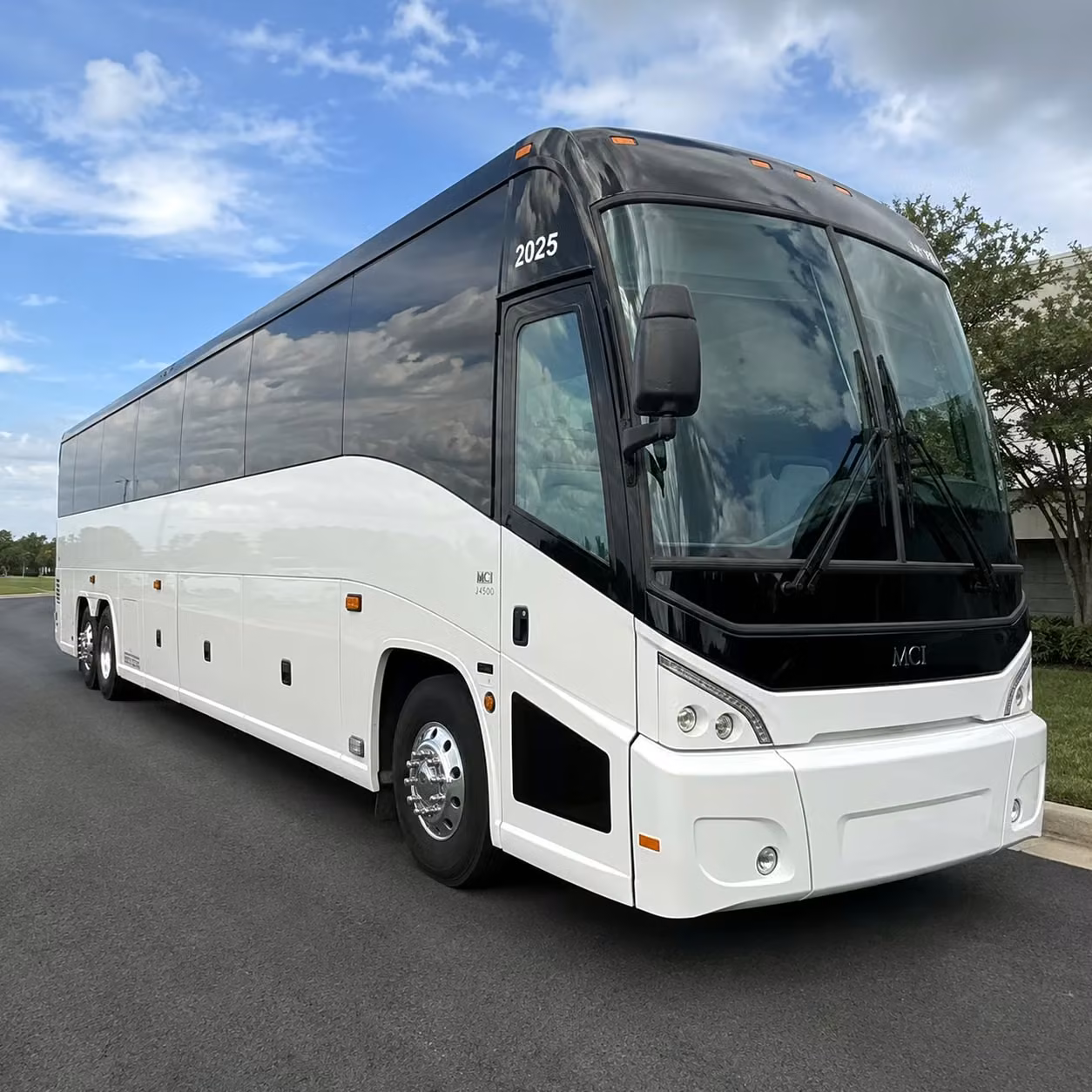 group concert bus rentals for shows at the laredo entertainment center and tickfaw harbor
